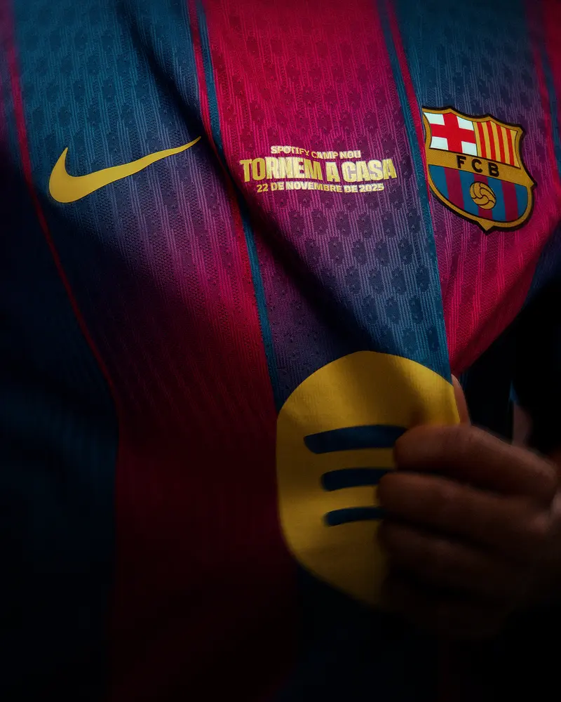 BACKHOME Junior home jersey 25/26 FC Barcelona - Player's Edition