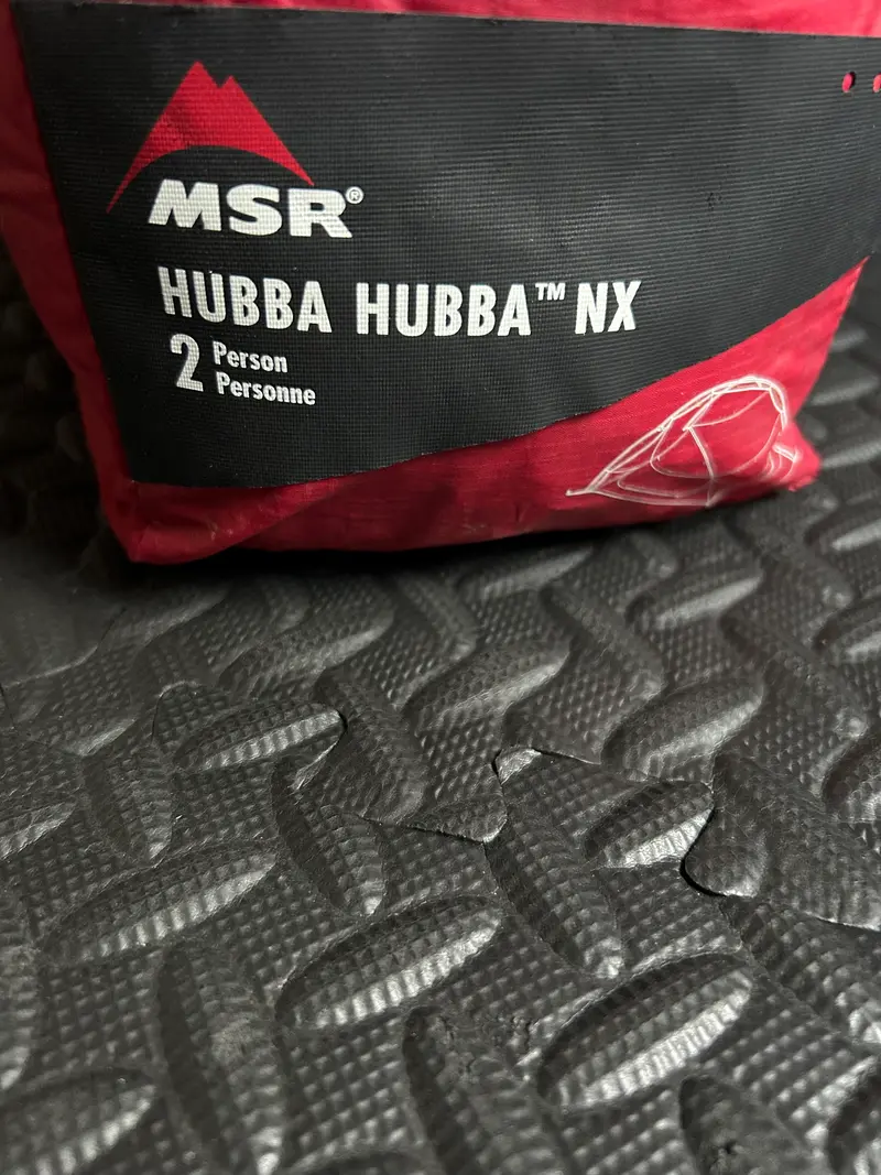 Location tente MSR Hubba NX pour 2 personnes. 30 euros / week-end.