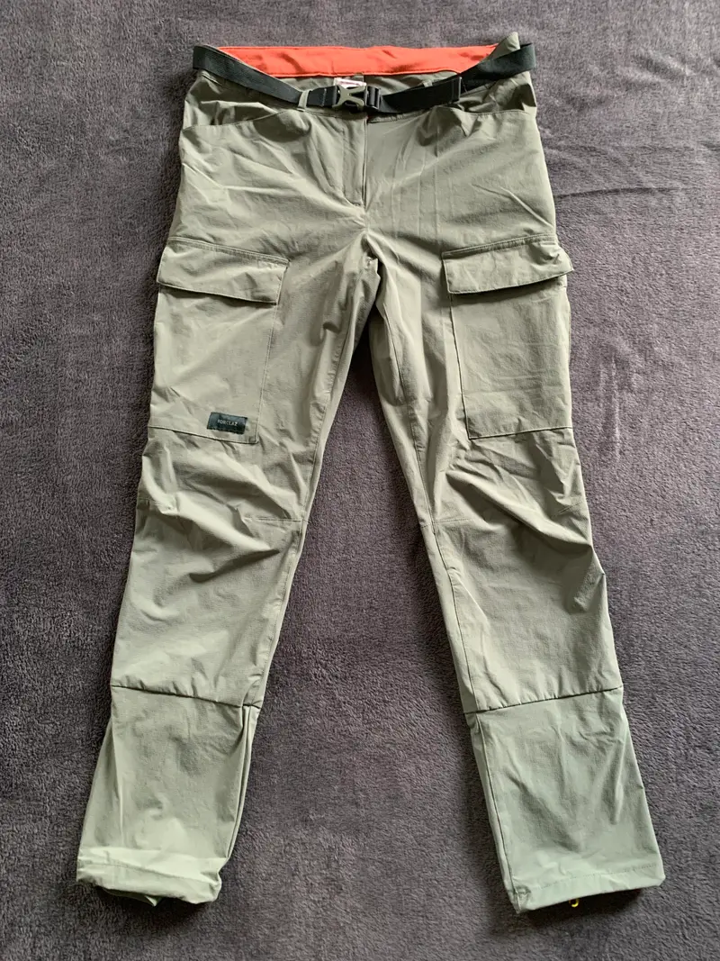 Pantalon de randonnée forclaz d’occasion pour femmes. Taille M/L