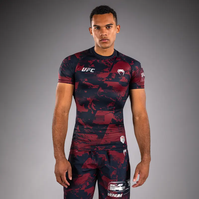 Rashguard manches courtes Performance Homme UFC Zenith by Venum Authentic Fight Week - Bleu marine/Bordeaux/Argent