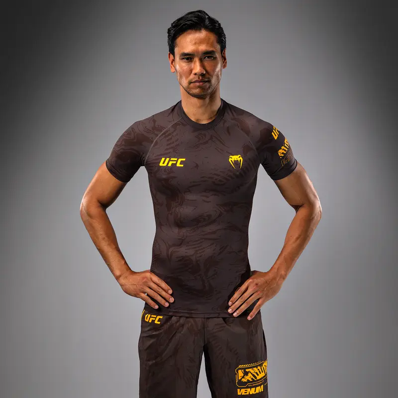 Rashguard Performance à Manches Courtes pour Hommes UFC Fusion by Venum Fight Week - Marron Terrestre