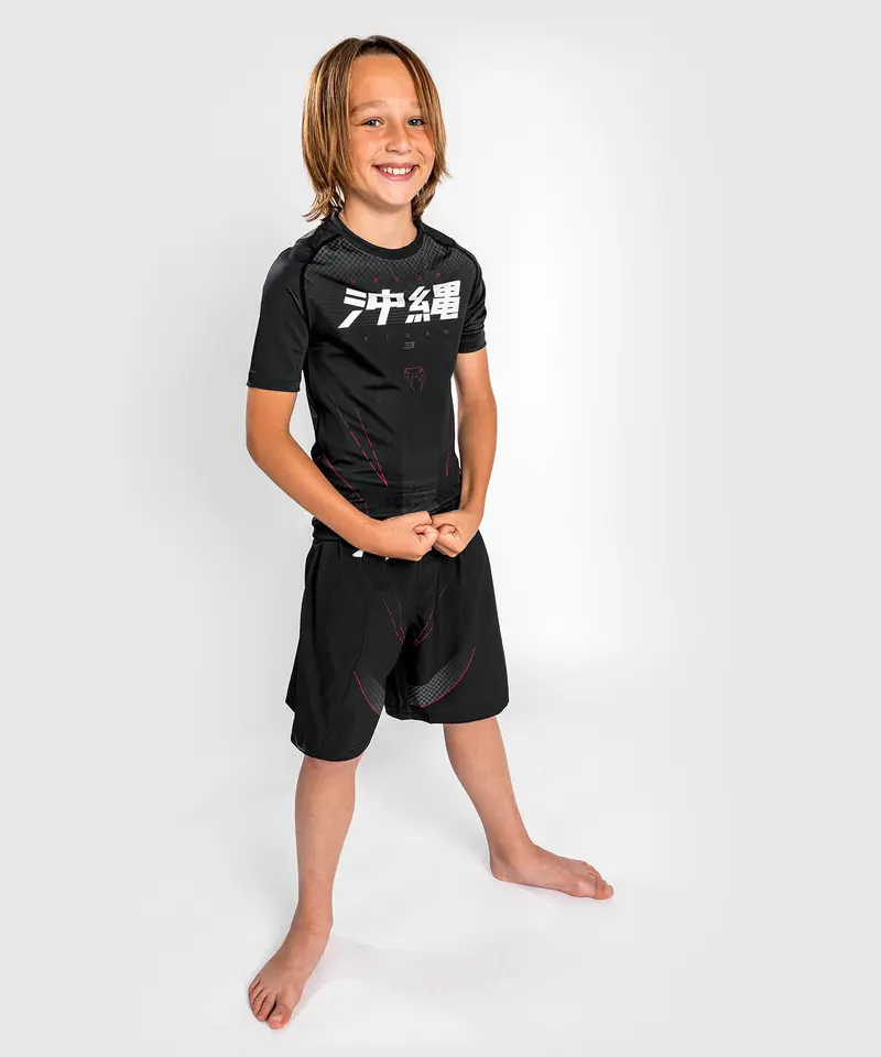 Rashguard Venum Okinawa 3.0 - Manches Courtes - Pour Enfants - Noir/Rouge