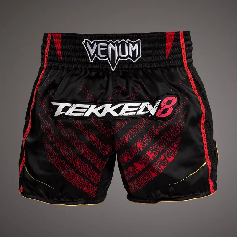 Short de Muay Thai Venum x TEKKEN 8 - Marshall Law - Noir/Rouge/Or