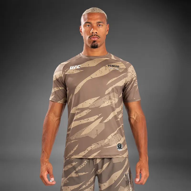 T-Shirt Dry-Tech pour Hommes UFC Adrenaline by Venum Fight Week - Desert Camo
