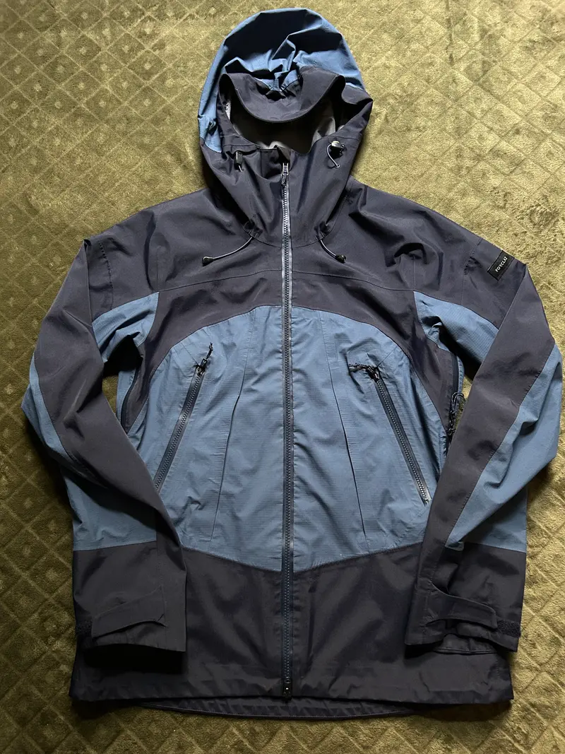 Veste imperméable forclaz MT500 d’occasion pour femmes. Taille M