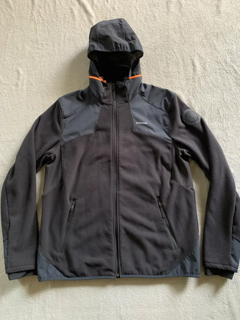 Veste polaire quechua d’occasion pour hommes. Taille XL/XXL.
